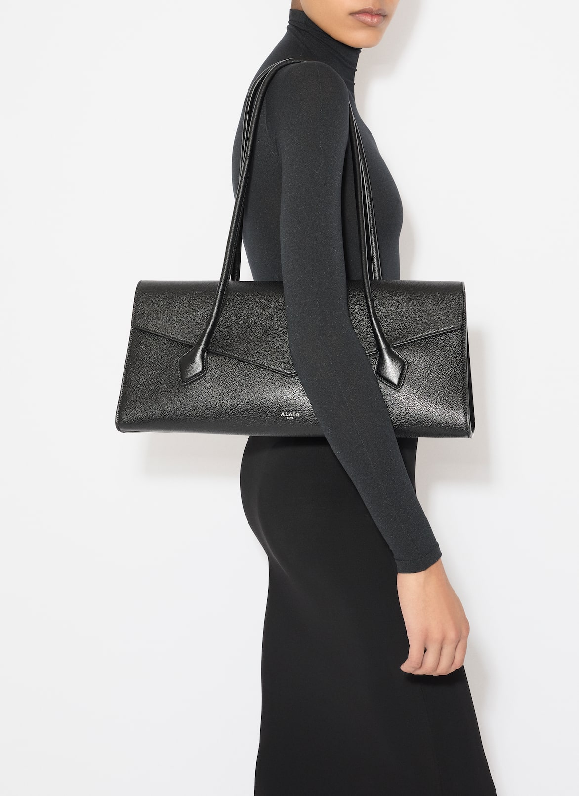 LE TECKEL FLAP TOTE BAG IN SHINY GRAINED CALFSKIN ALAÏA BLACK LE TECKEL FLAP TOTE BAG IN SHINY GRAINED CALFSKIN